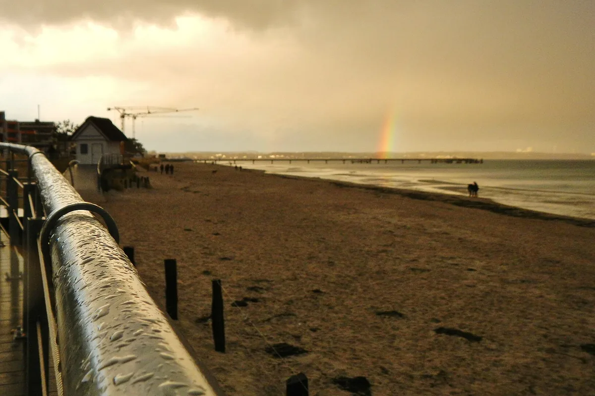 Flacher Sandstrand an der Lübecker Bucht bei Scharbeutz – ideal für Familien