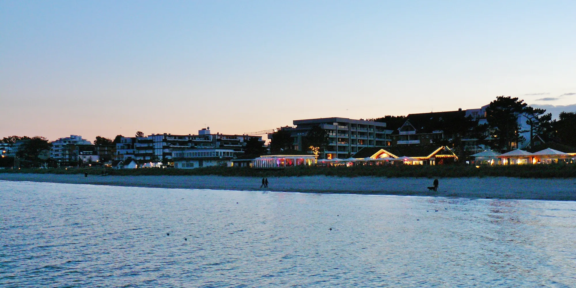 Strandallee Scharbeutz mit Blick auf die Promenade